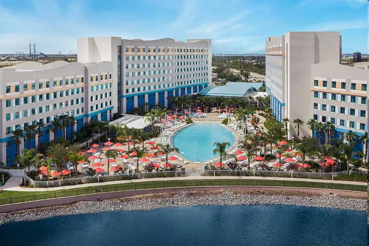 el hotel mas barato de universal
