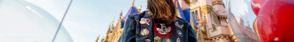 banner disney crowd