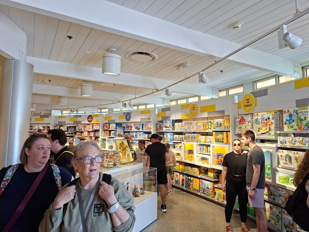 stores in Disney Springs
