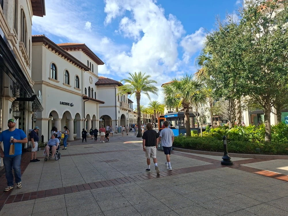stores in Disney Springs