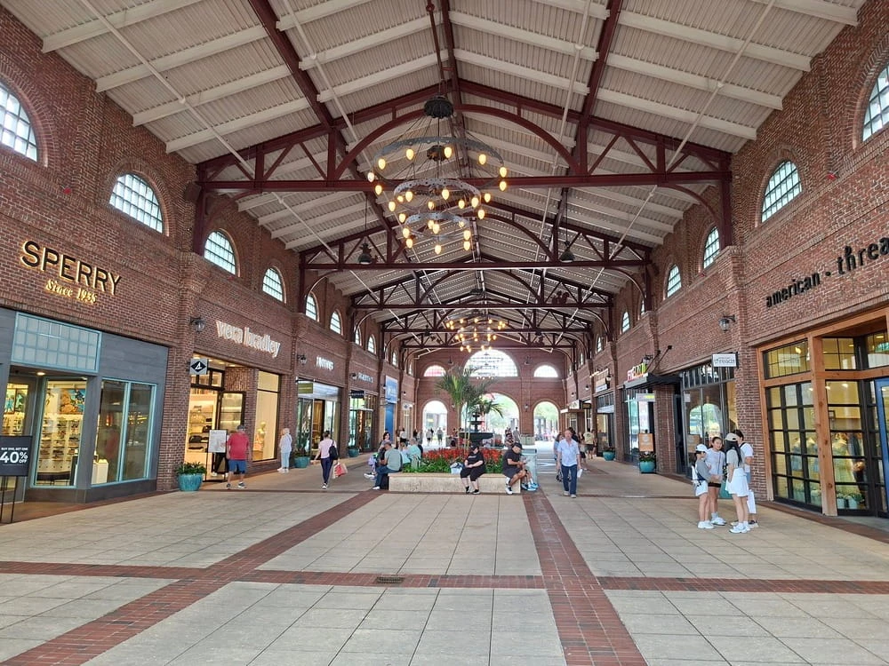 stores in Disney Springs